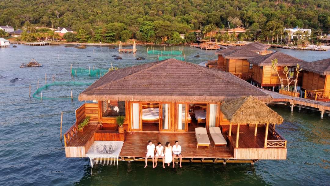 thi công nhà mái lá tại Rocks Beach Boutique Phú Quốc 